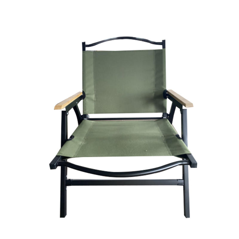 Esistono sedie da campeggio con altezza regolabile o reclinabili per un maggiore comfort?